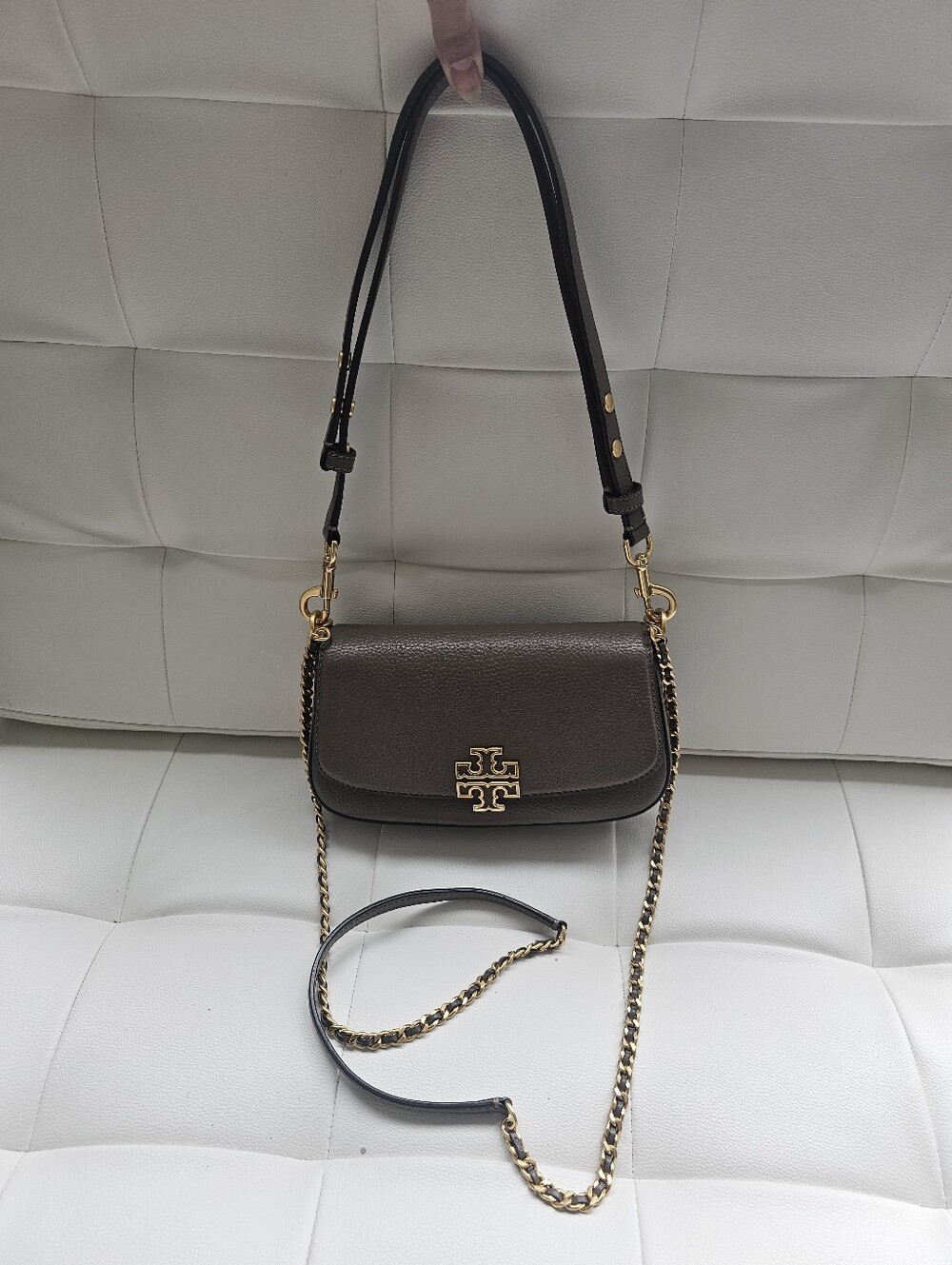 Authentic Tory Burch Taupe Pebbled Leather Crossbody with Gold Hardware - Picture 2 of 15